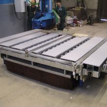 Стол, вращающийся с помощью двигателя